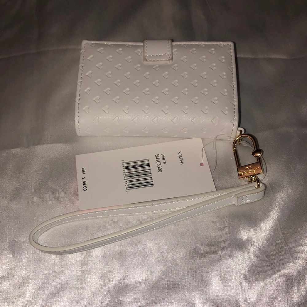 Betsey Johnson XOLEAH White Card Case Wallet Embossed Heart Pattern + Strap NWT - Picture 9 of 16